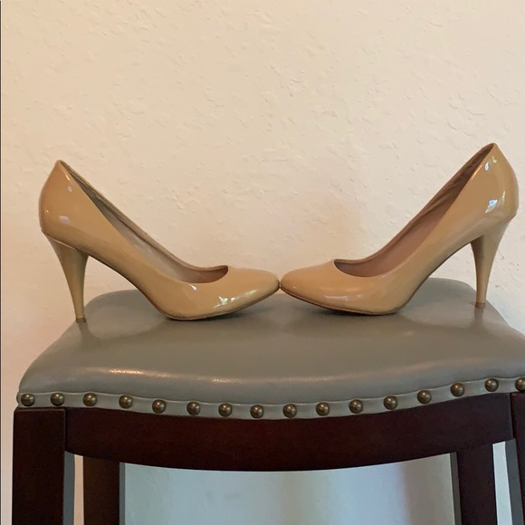 Steve Madden Caramel Patent Leather Pump - Picture 3 of 8